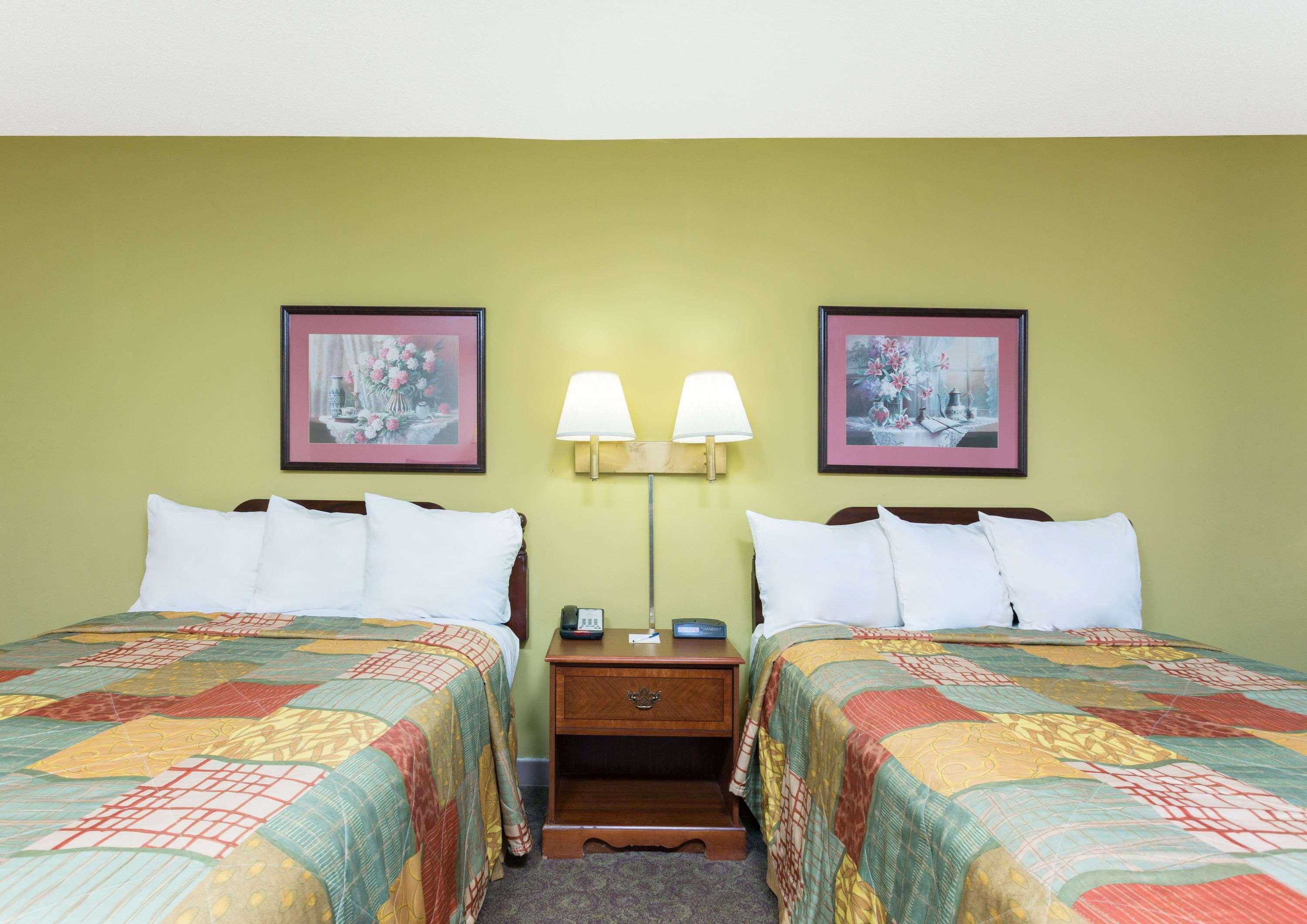 Days Inn By Wyndham Clemson Exterior photo