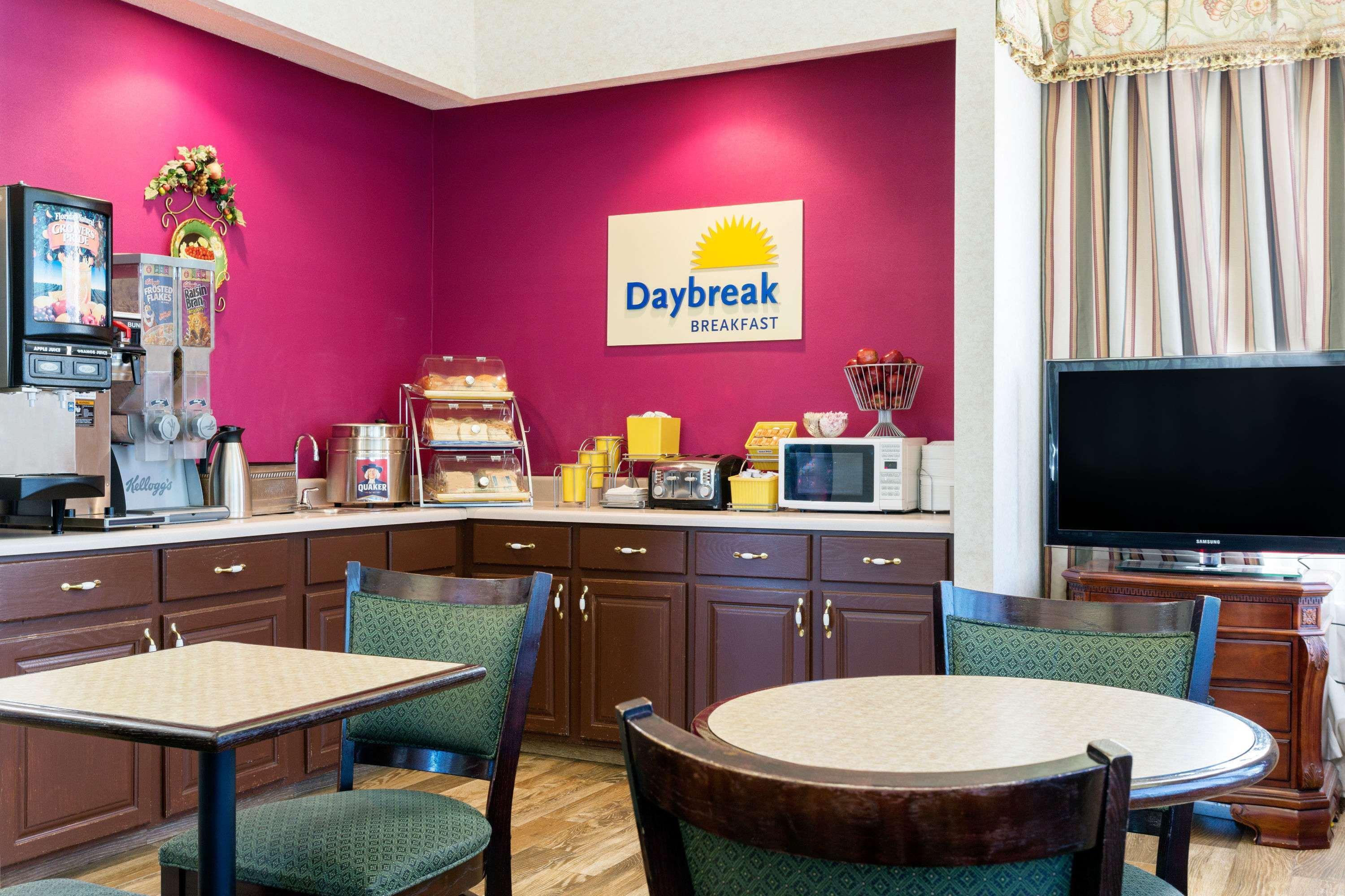 Days Inn By Wyndham Clemson Exterior photo