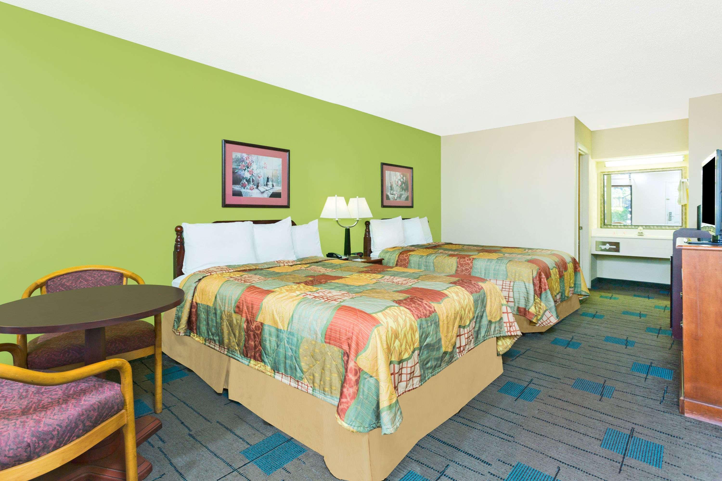 Days Inn By Wyndham Clemson Exterior photo